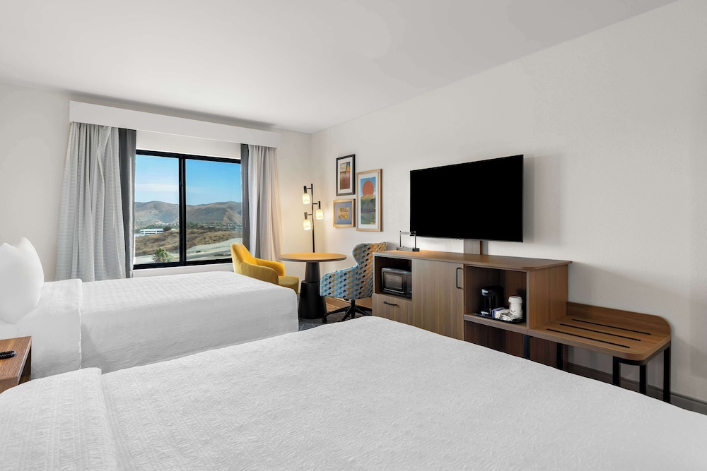 Hampton Inn & Suites by Hilton Corona - photo 20