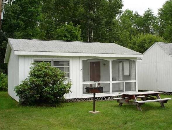 White Oak Motel & Cottages — hotel in Holderness