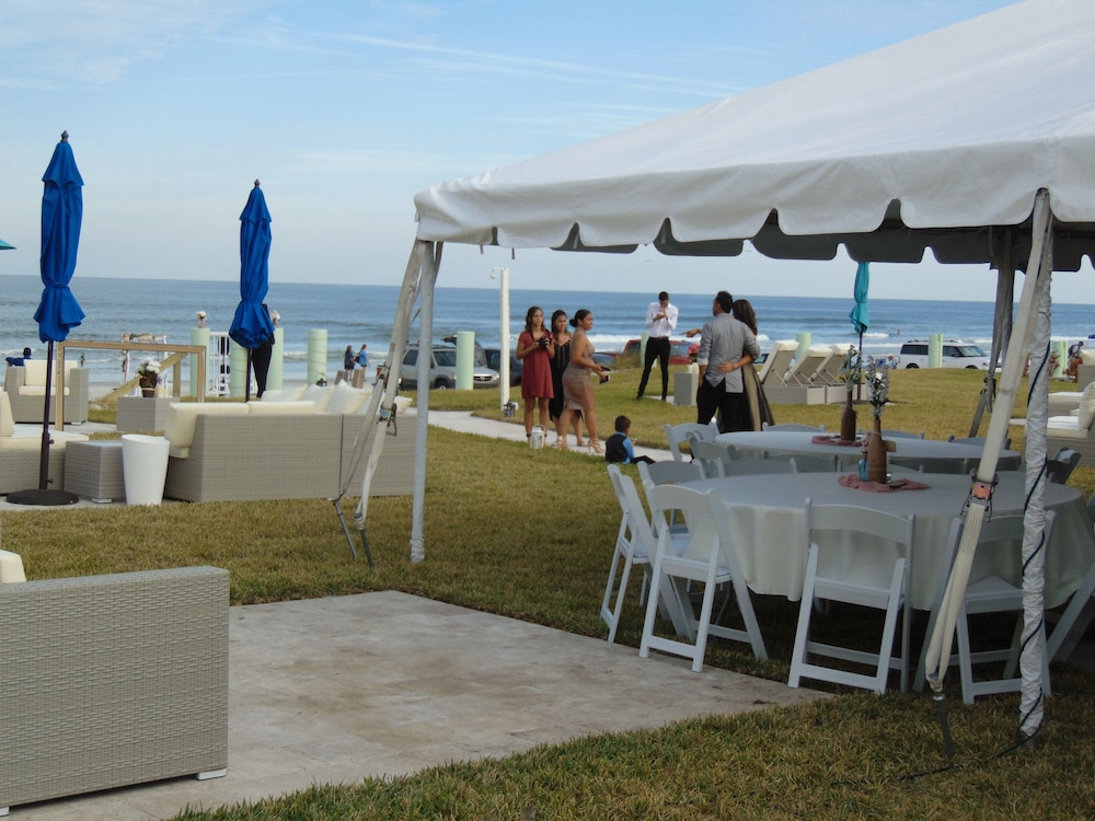 The Salty Mermaid Oceanfront Hotel - photo 24