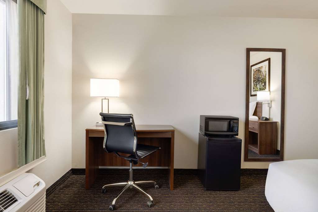 Travelodge by Wyndham Vaughn - photo 18