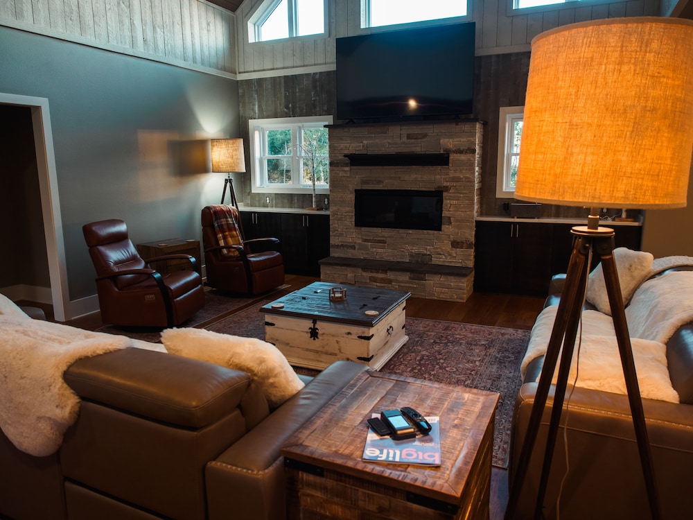 Grand Lodging Company — 4-Star Luxury Hotel in Driggs, United States