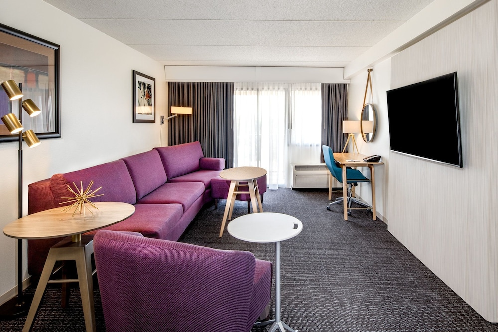 Crowne Plaza Milwaukee Airport by IHG - photo 3