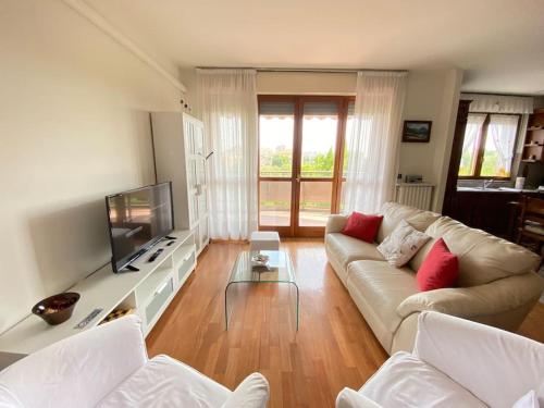 Incantevole 15 Minuti da Duomo Wifi Parking — 4-Star Luxury Hotel in San Donato Milanese, Italy