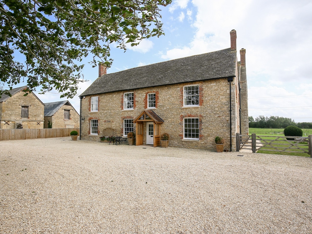 Shifford Manor Farm in Witney, United Kingdom