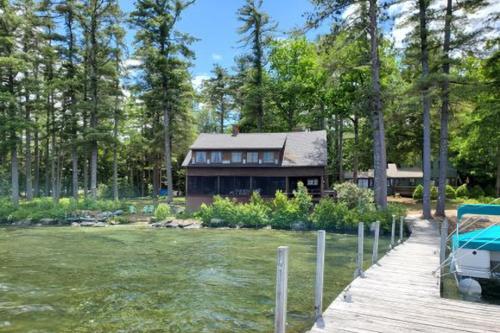 Meredith Lakefront Lodge on Lake Winnipesaukee — 4-Star Luxury Hotel in Meredith, United States