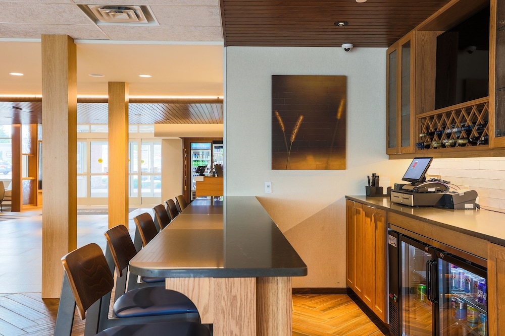 Fairfield Inn & Suites by Marriott Marquette - photo 4