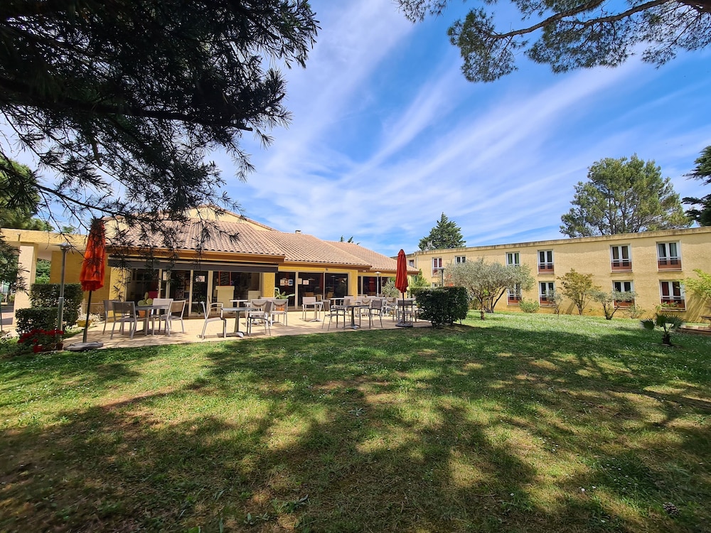 Hotel Restaurant Le Mas De L Olivier — Pont Saint Esprit