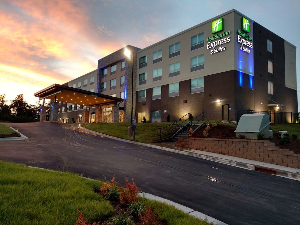 Holiday Inn Express & Suites Charlotte NE University Area by IHG - photo 65