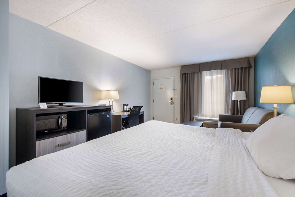 Clarion Inn Cleveland near University - photo 11