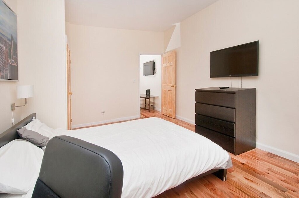 Upscale Newly Renovated 2 BR on Midtown East New York - photo 10