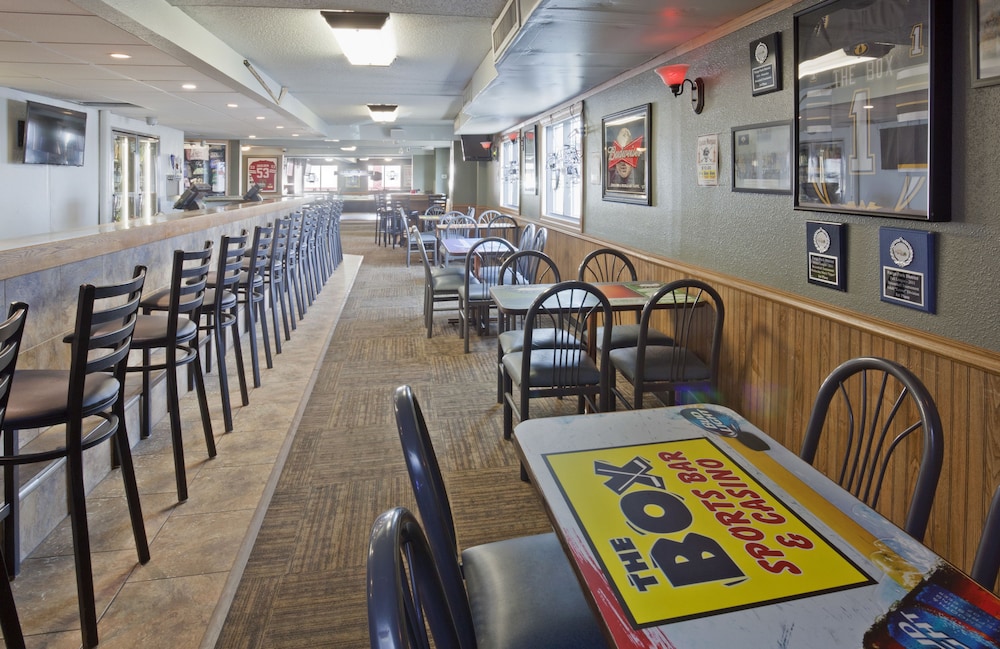 Fargo Inn and Suites - photo 27