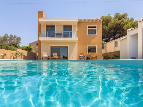 Villa Nirome xlarge private pool — 4-Star Luxury Hotel in Vathi, Greece