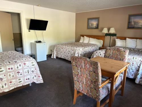 Redwood Arms Motel - photo 20