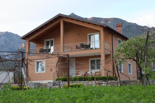 Koman_Lakeview_Apartments — 4-Star Luxury Hotel in Shkoder, Albania