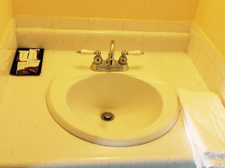 Relax Inn Goldthwaite - photo 9
