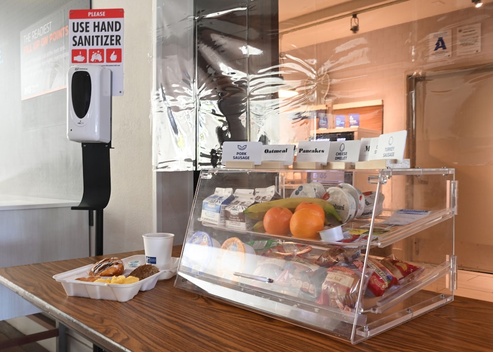 Holiday Inn Express & Suites Corona by IHG - photo 28