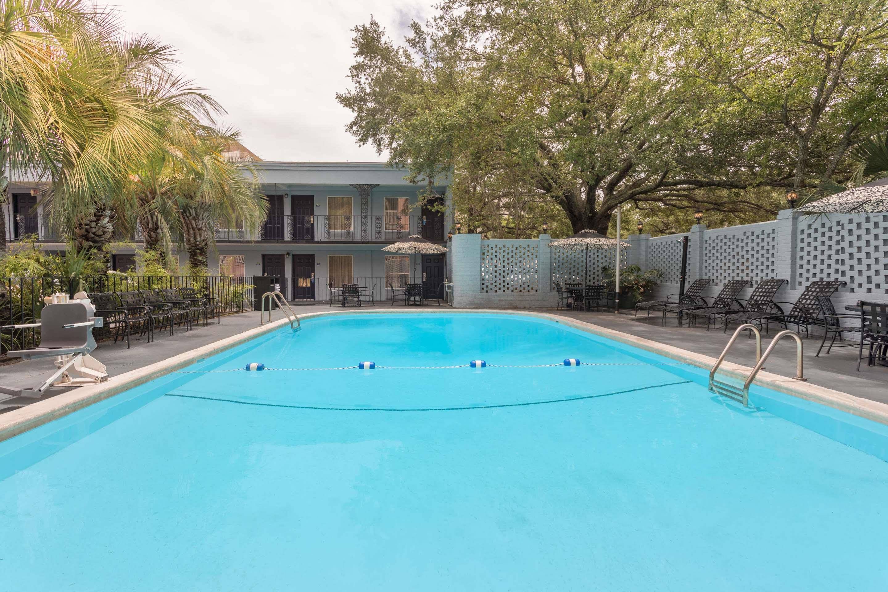 Days Inn by Wyndham Charleston Historic District - photo 5