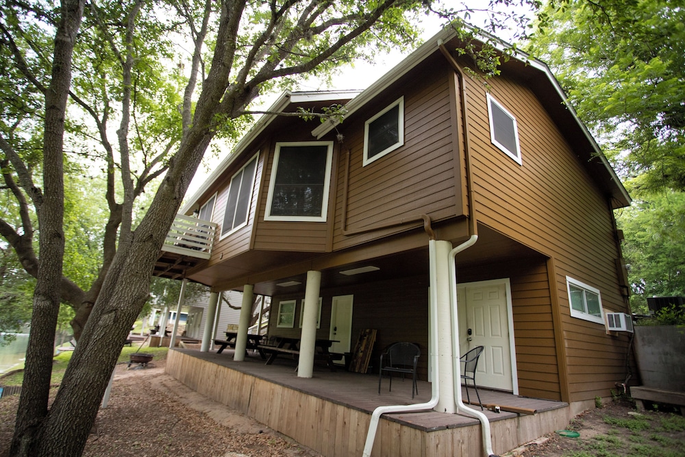 Water Haus Lite — 4-Star Luxury Hotel in New Braunfels, United States