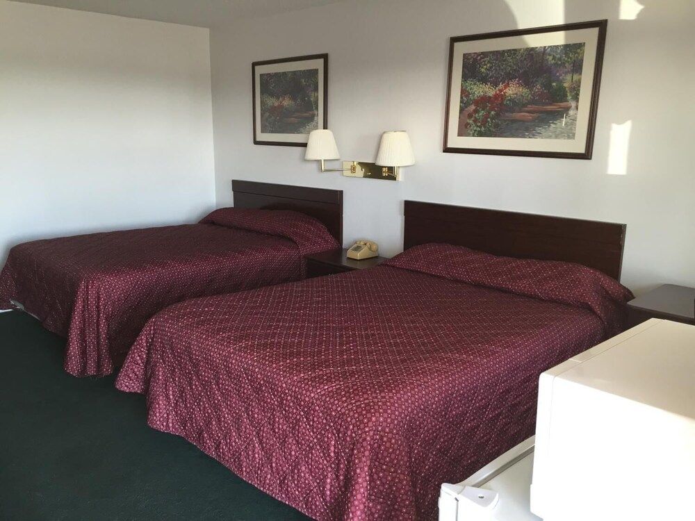 Slumber Inn Of Harrisonville - photo 4