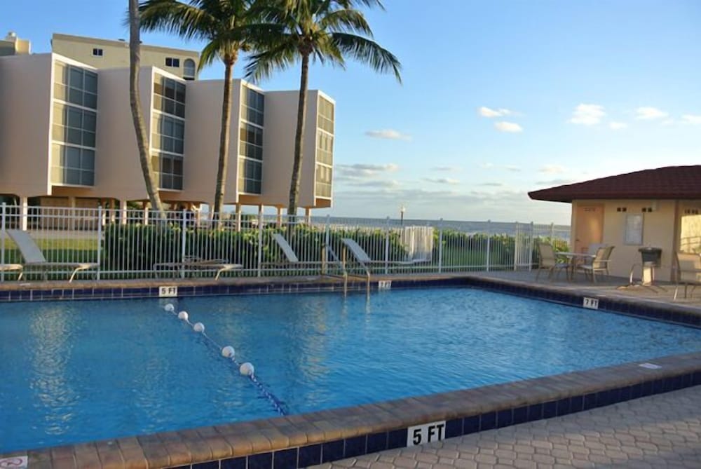 John's Dolphin Way Condo Bonita Springs — 4-Star Luxury Hotel in Bonita Springs, United States