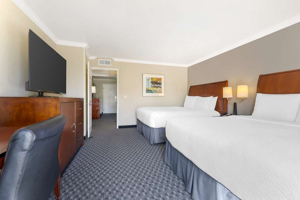 Best Western Plus Marina Shores Hotel - photo 51