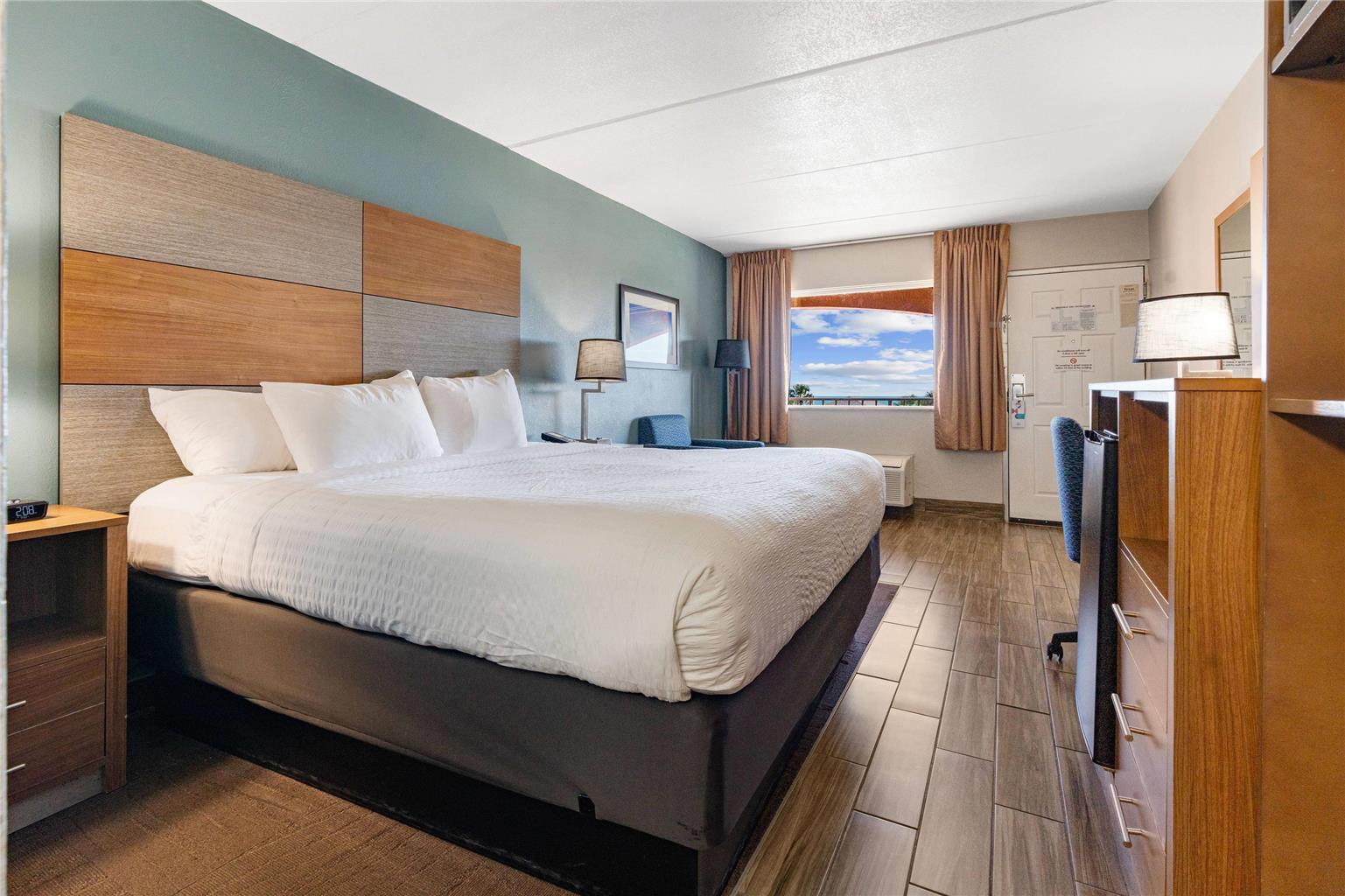 Clarion Pointe Galveston Beachfront - photo 26