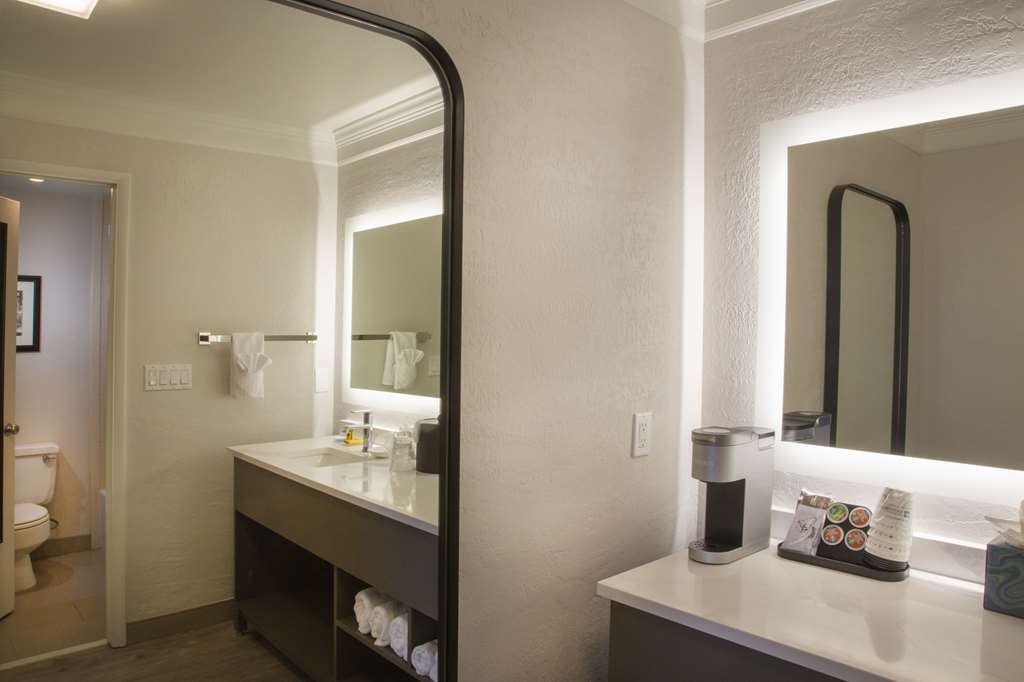 Best Western Plus Humboldt Bay Inn - photo 39