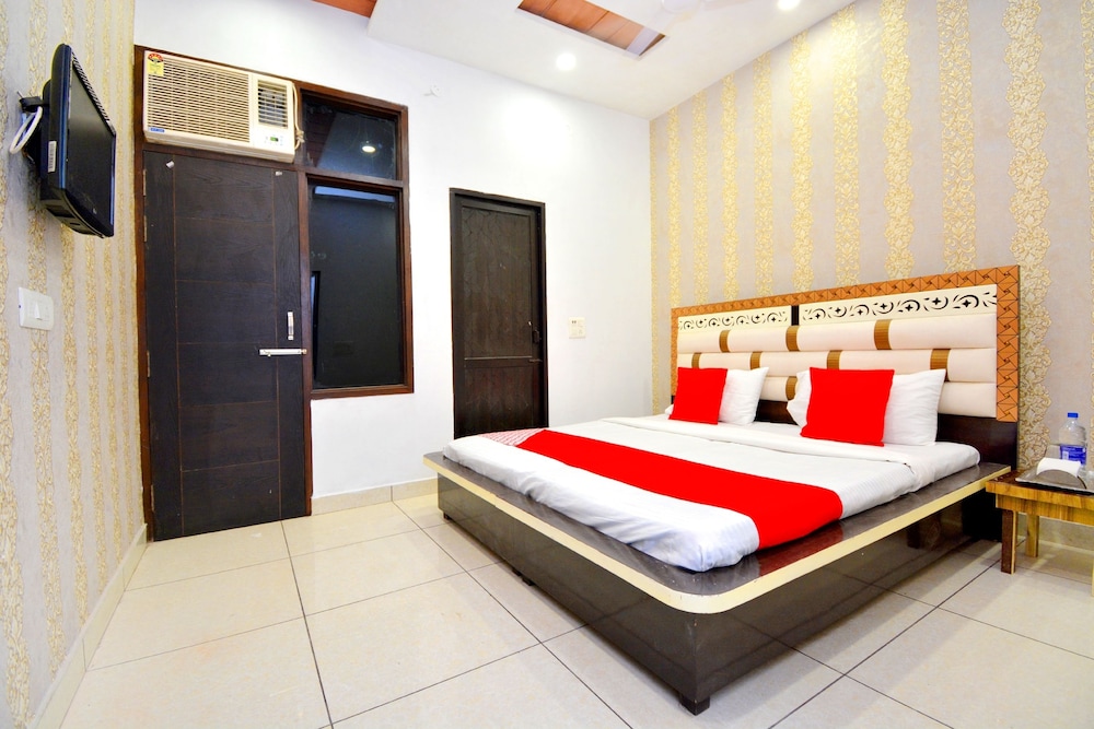 OYO 41016 Hotel Celebration Inn