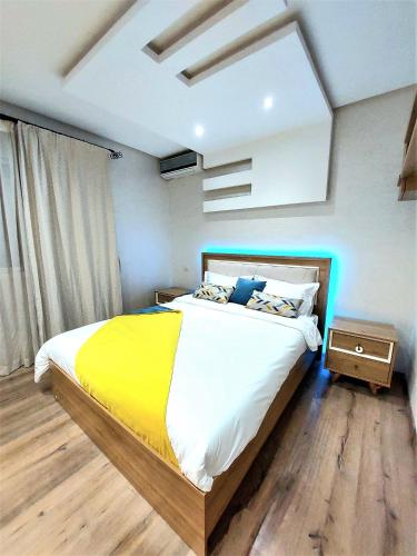 Appartement Pour Familles En Residence Piscine Et Wifi Fibre Optique — 4-Star Luxury Hotel in Marrakesh, Morocco