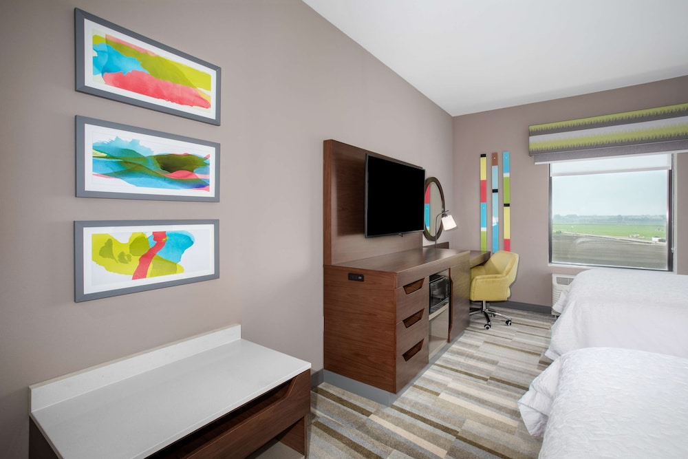 Hampton Inn & Suites Watsonville - photo 27