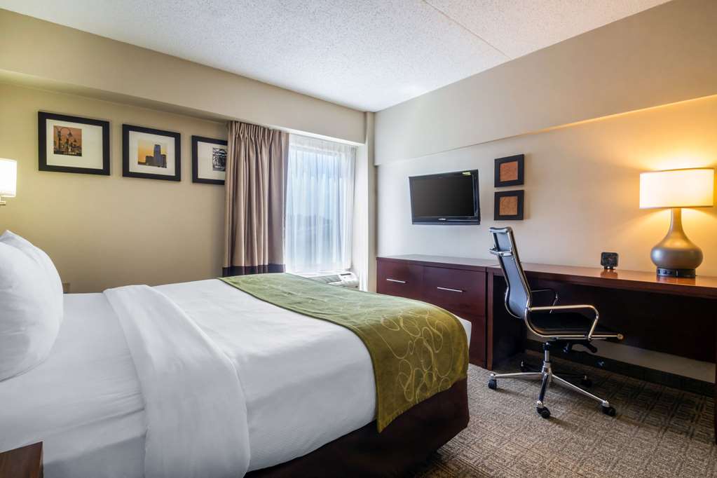 Comfort Suites at Woodbridge - photo 16