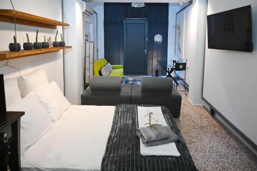 Central Two Floor Loft with Private Entrance — 4-Star Luxury Hotel in Patra, Greece