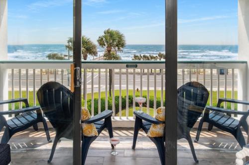 Cdm 304 Beachfront Serenity in Galveston, United States