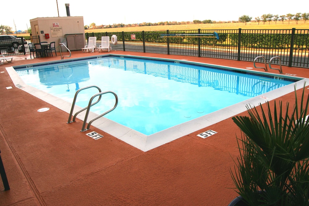 Hampton Inn Houston Baytown - photo 19