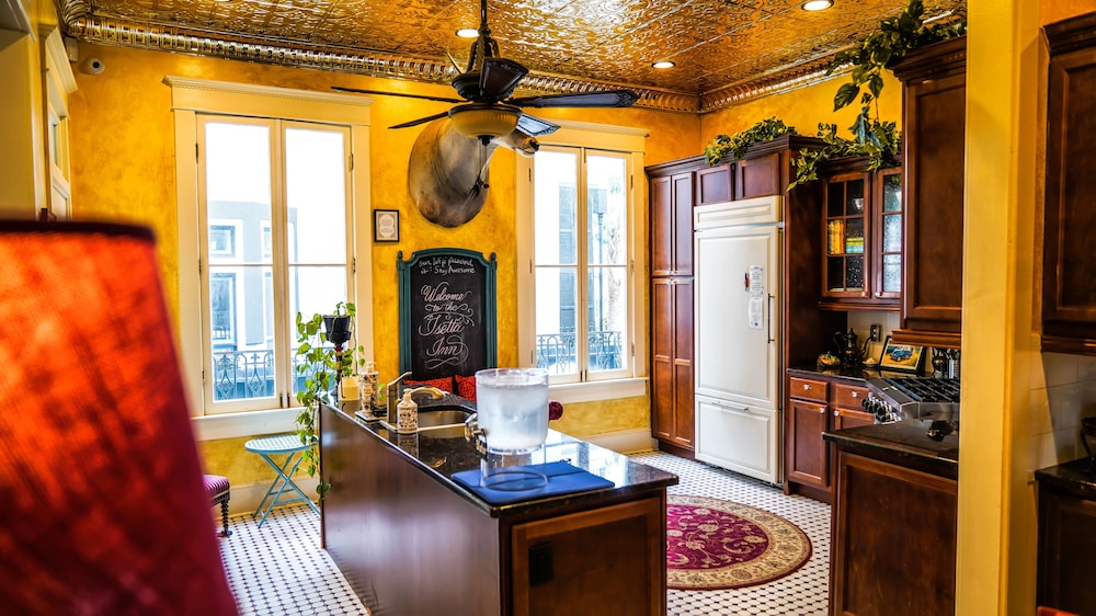 Isetta Inn - photo 360