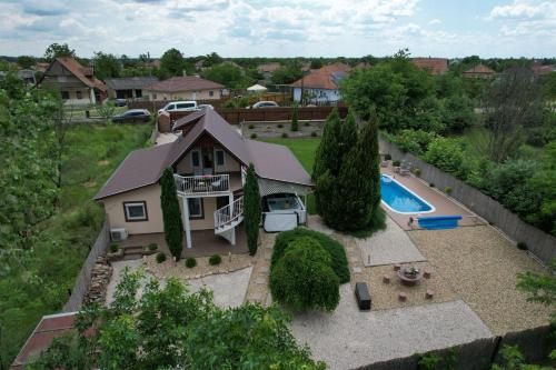 Esprit Apartmanház — 4-Star Luxury Hotel in Szajol, Hungary