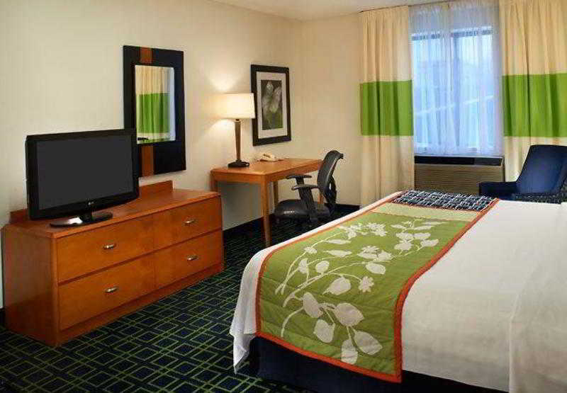 Fairfield Inn and Suites by Marriott Indianapolis East - photo 3