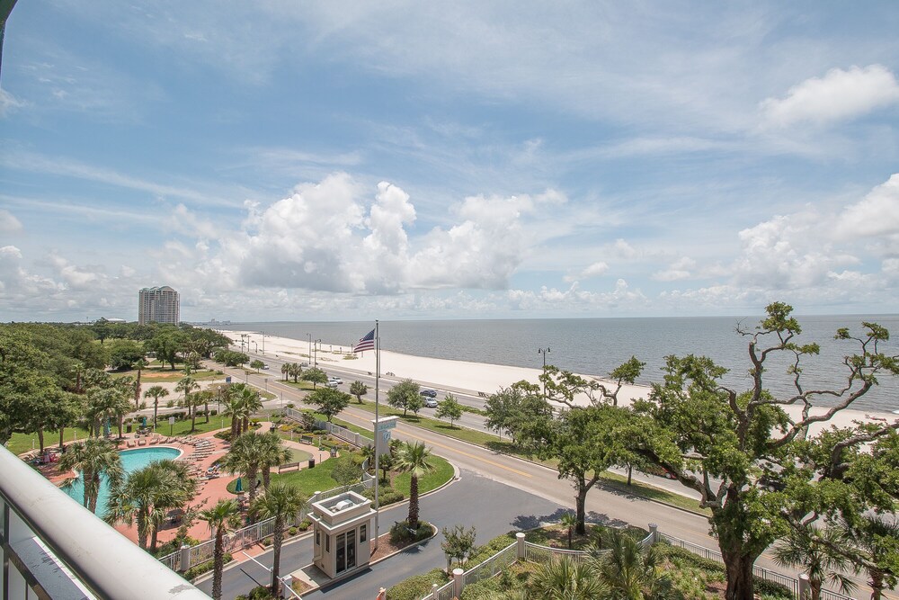 Legacy Towers Legacy II 502 Deluxe - photo 2