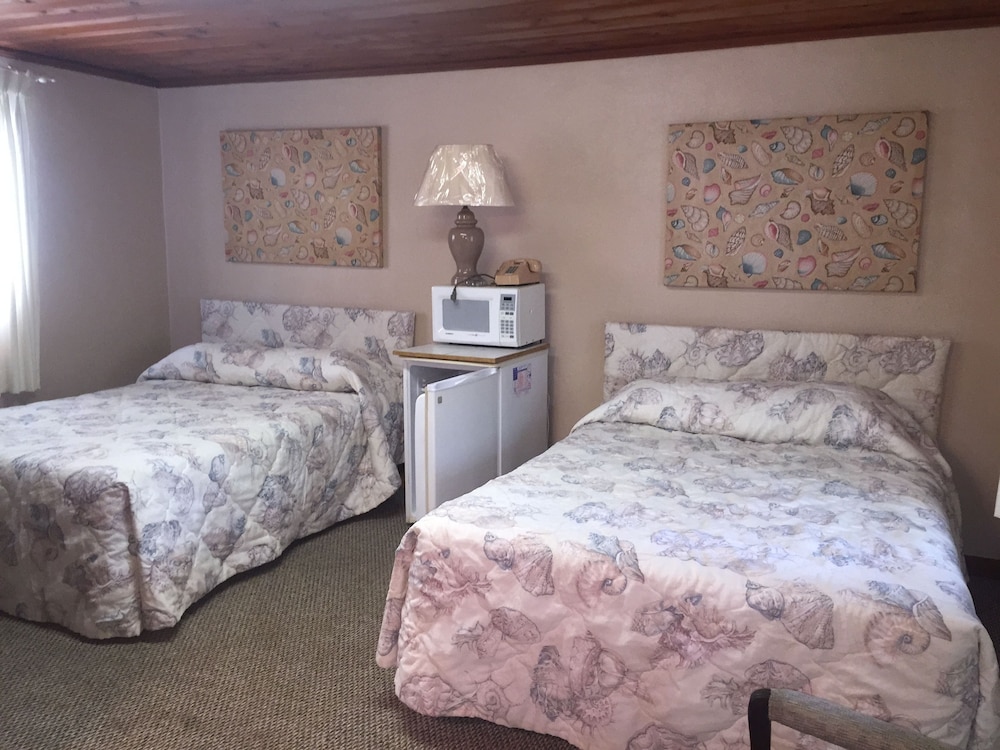 Captain's Cove Motel - photo 2
