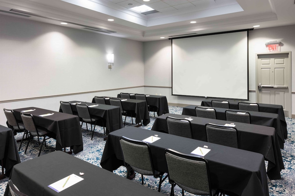 Hilton Garden Inn Detroit Novi - photo 30