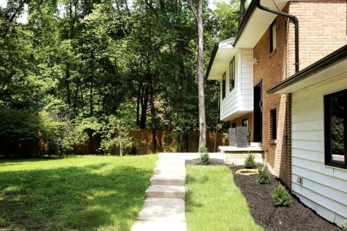 Modern Farmhouse — 4-Star Luxury Hotel in Waldorf, United States