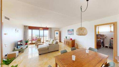 Lomas de los Monteros II 3 Bed Apartment — 4-Star Luxury Hotel in Marbella, Spain