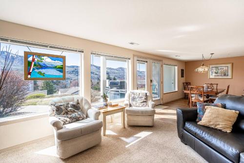 Condo in Chelan Mountain Views — 4-Star Luxury Hotel in Chelan, United States