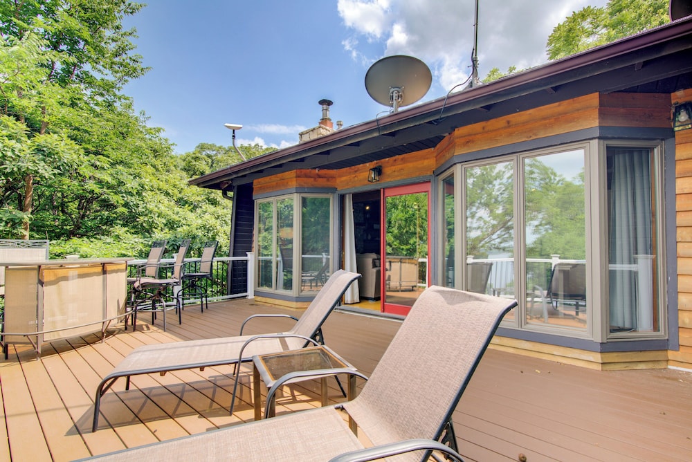 Walk to Tuttle Creek Lake: Secluded Scenic Retreat — hotel in Manhattan