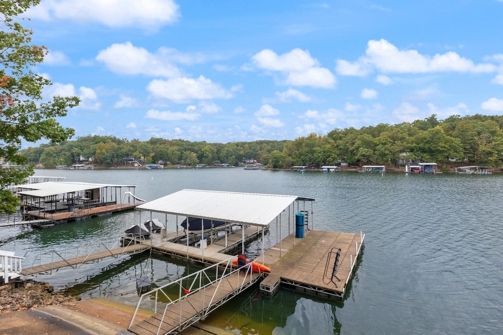 Lake Life: Amazing Weekday Specials Dock Swim Mat Cove Water — hotel in Eldon