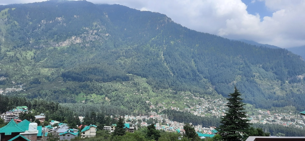 Goroomgo Jupiter Manali - carbon neutral hotel in Manali