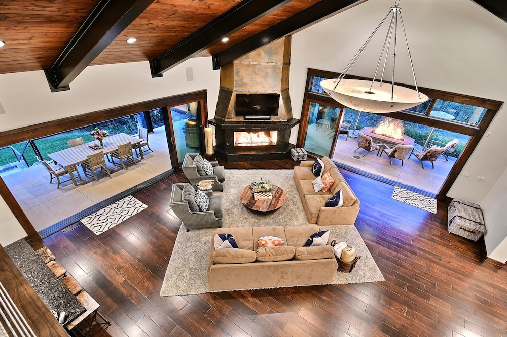 Chic Colony Ski in Ski Out Villa Direct Access to Adventures at Park City Resort Hot Tub Gym - photo 2