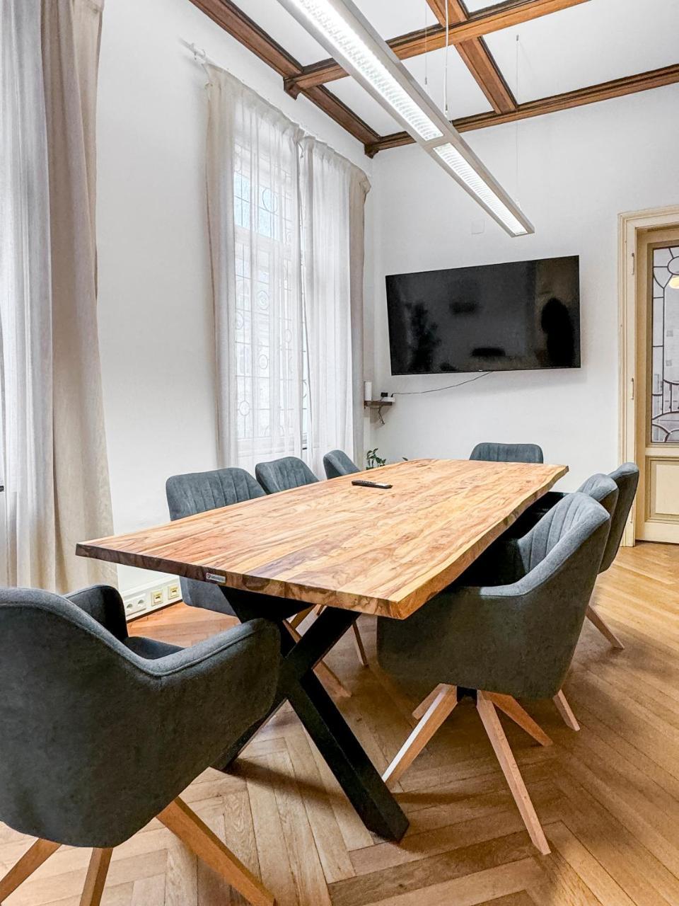 feworld big living city center Klagenfurt — 4-Star Luxury Hotel in Klagenfurt Am Woerthersee, Austria