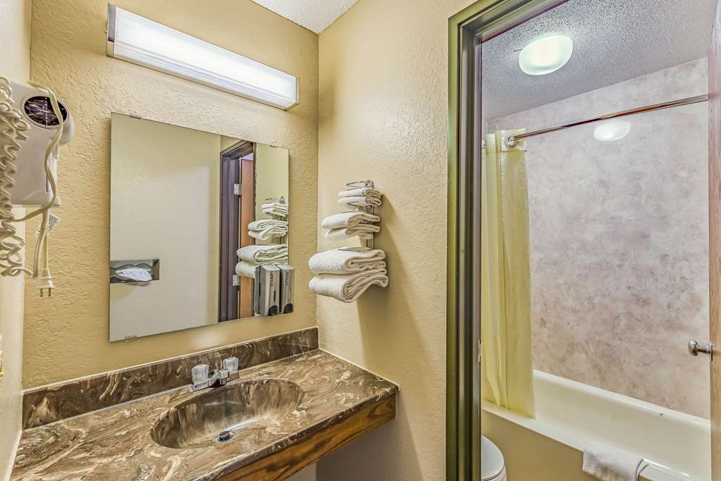 Rodeway Inn Saint Joseph - photo 21