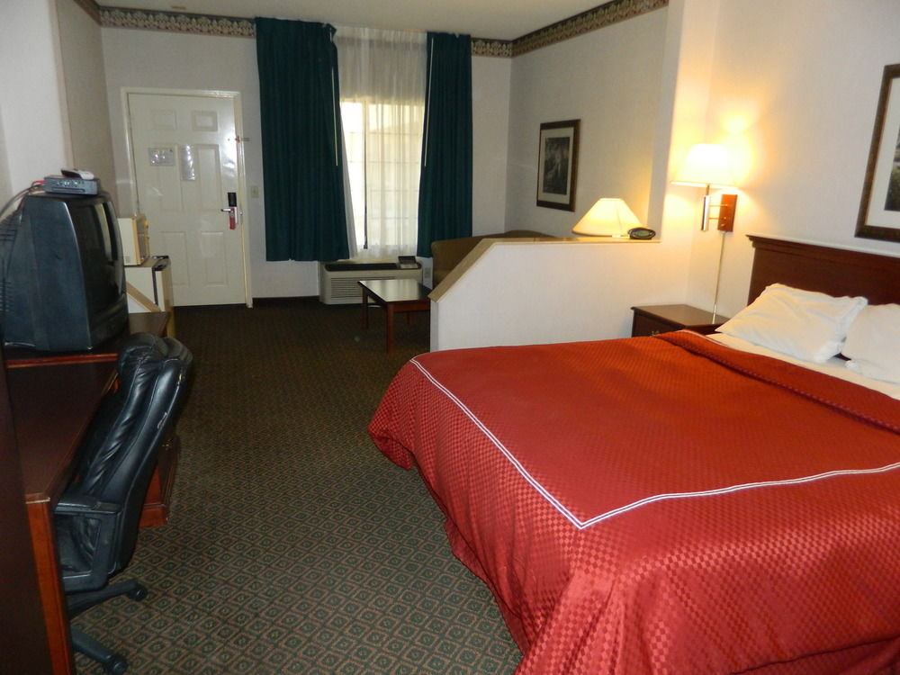 Capital Suites Hotel - photo 8